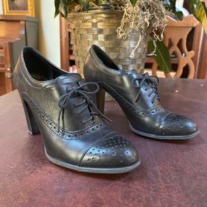 Franco Sarto Black Leather Lace-Up Oxford Heels - size 9